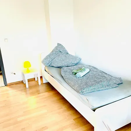 Apartamento Mit Balkon Fuer 4 Personen, Messe, Airport *